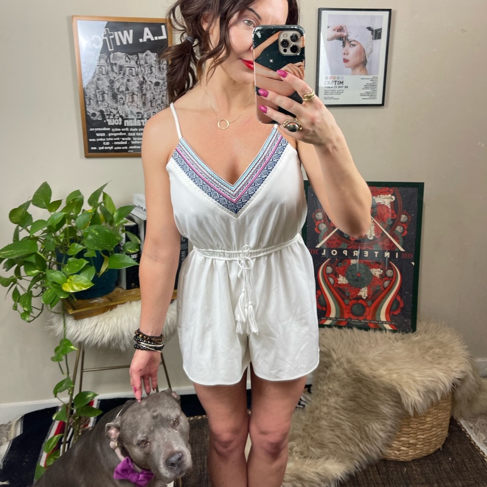 Francesca’s • Tie Waist Romper • M